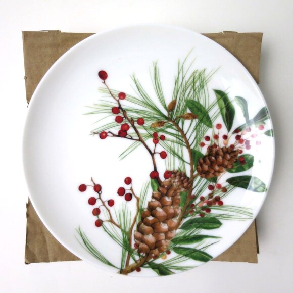 Williams Sonoma Set of 4 Woodland Berry 6.5" Appetizer Plates - Picture 8 of 9